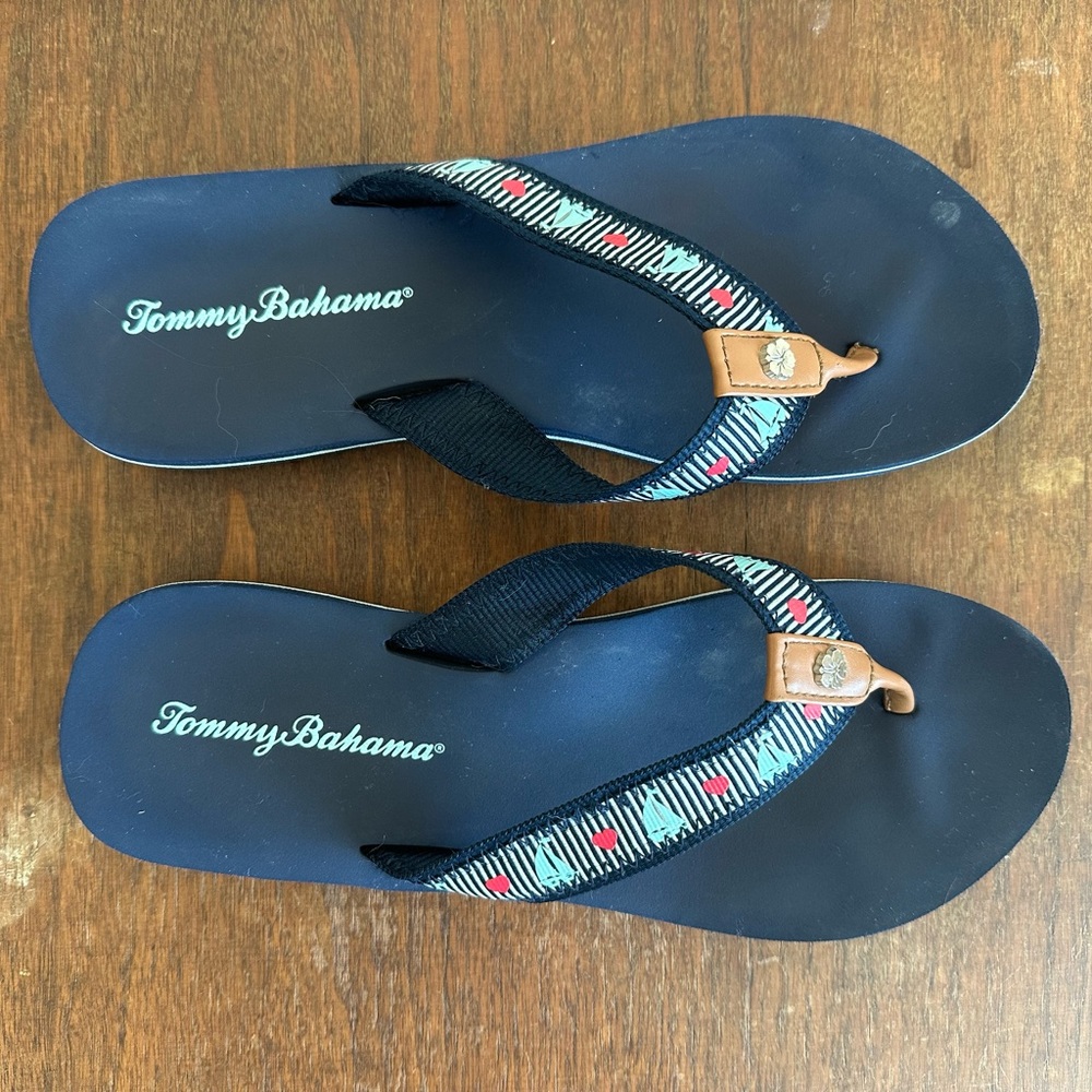 Tommy Bahama Sailboats & Hearts Flip Flops/ Sandals/ sz 8